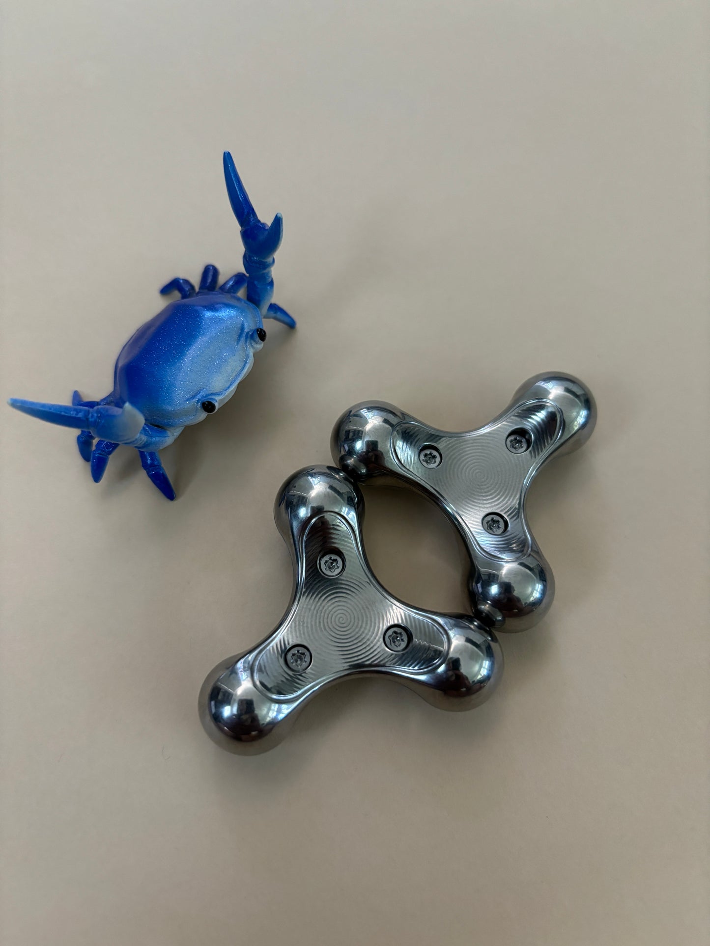 Magnus - atom - titanium - fidget toy