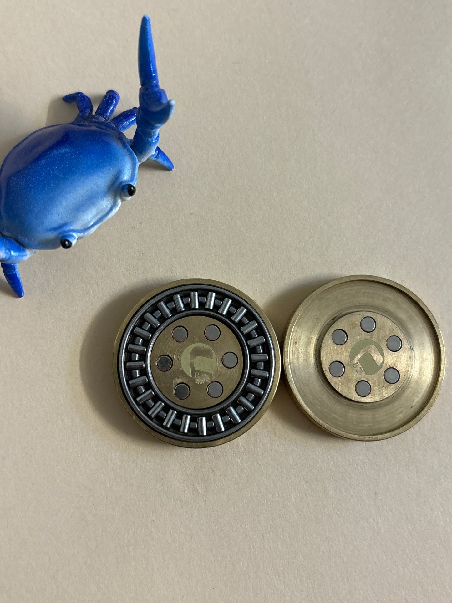 Umburry - bronze midsize - haptic coin - fidget toy