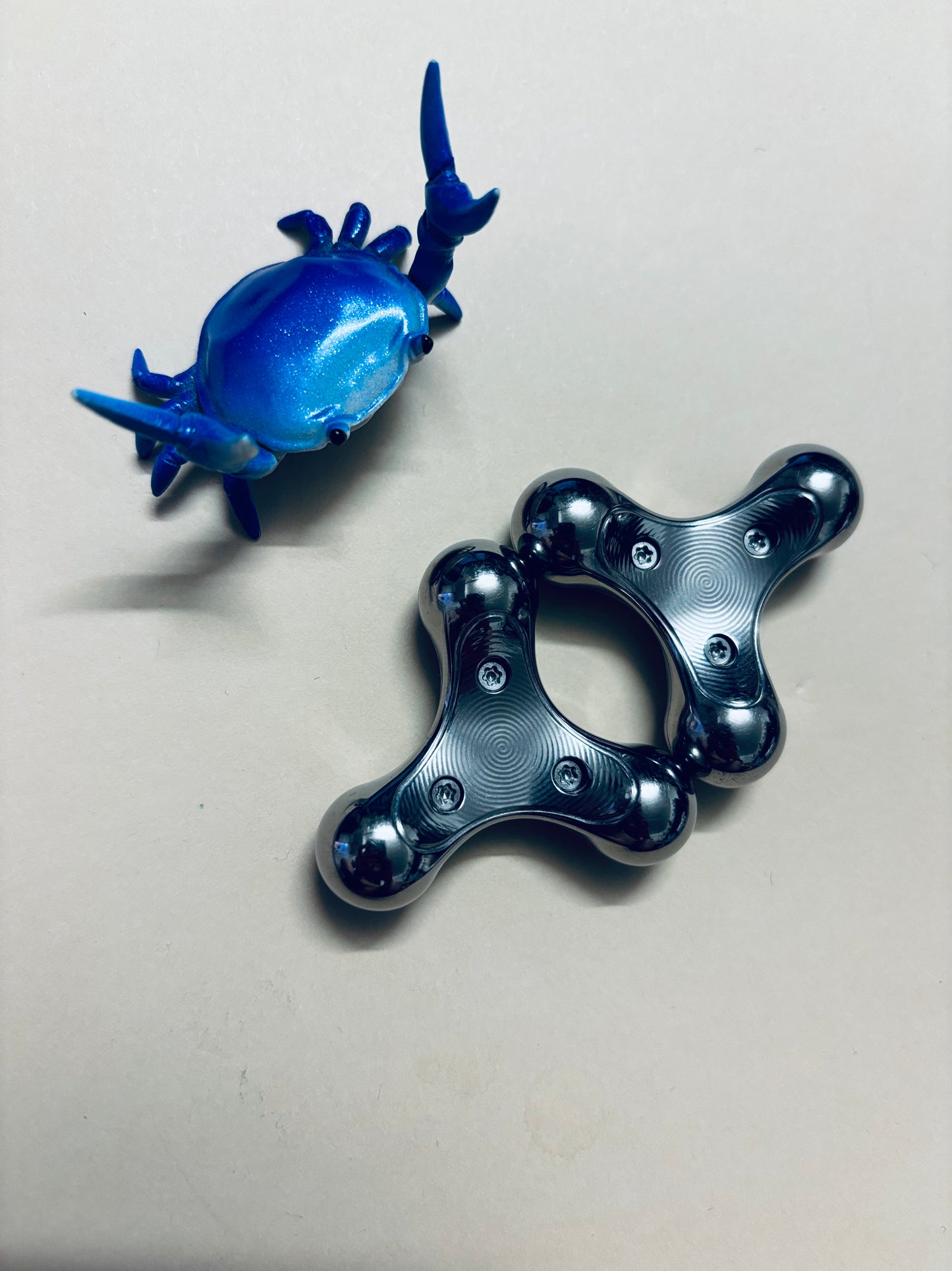 Magnus - atom - titanium - fidget toy