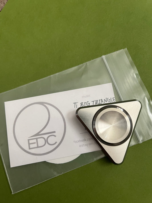 Twoedc - Big triangle - Titanium - Fidget spinner