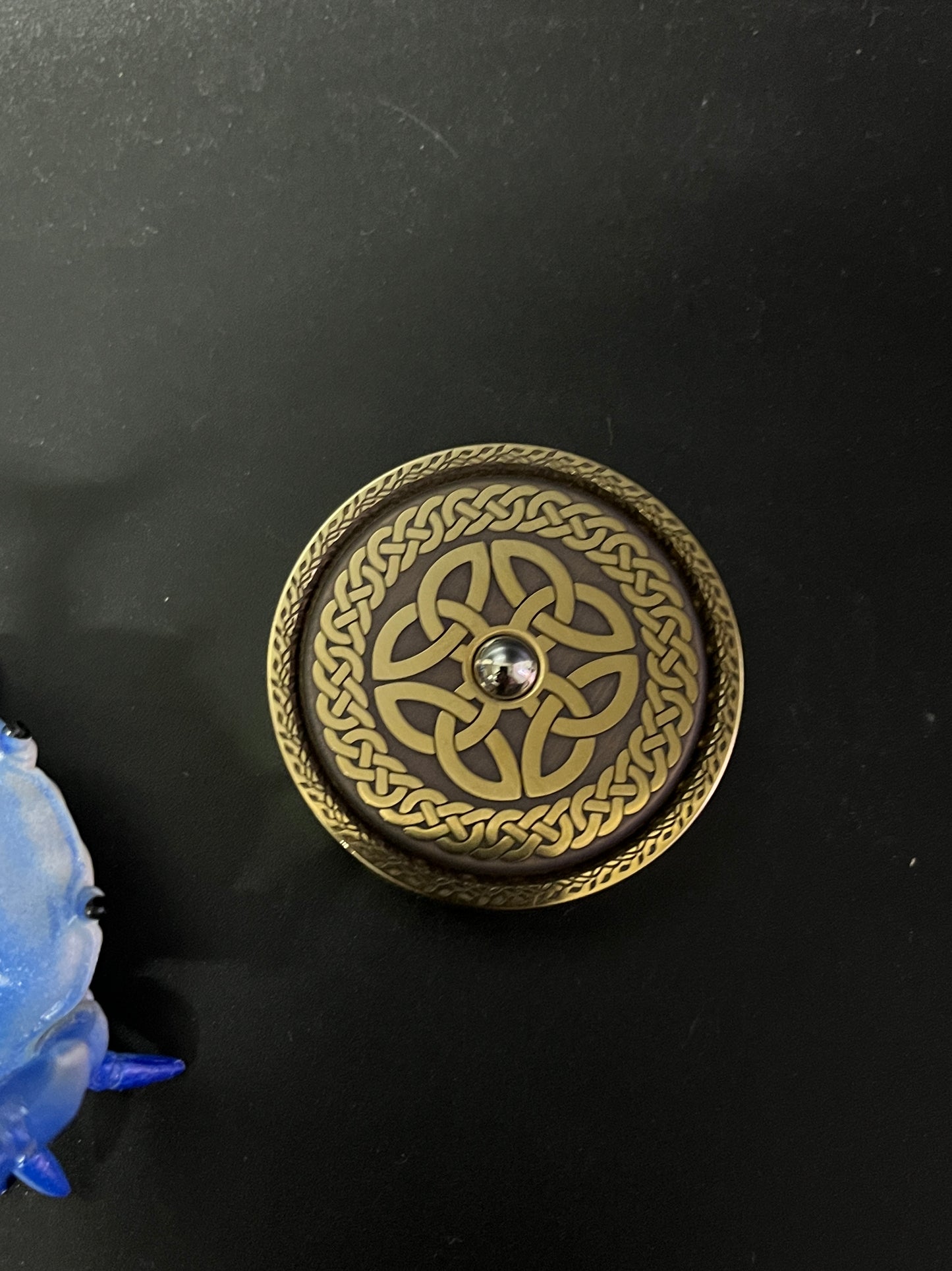 Umburry - Bronze - Spin good luck bronze - haptic coin - fidget toy