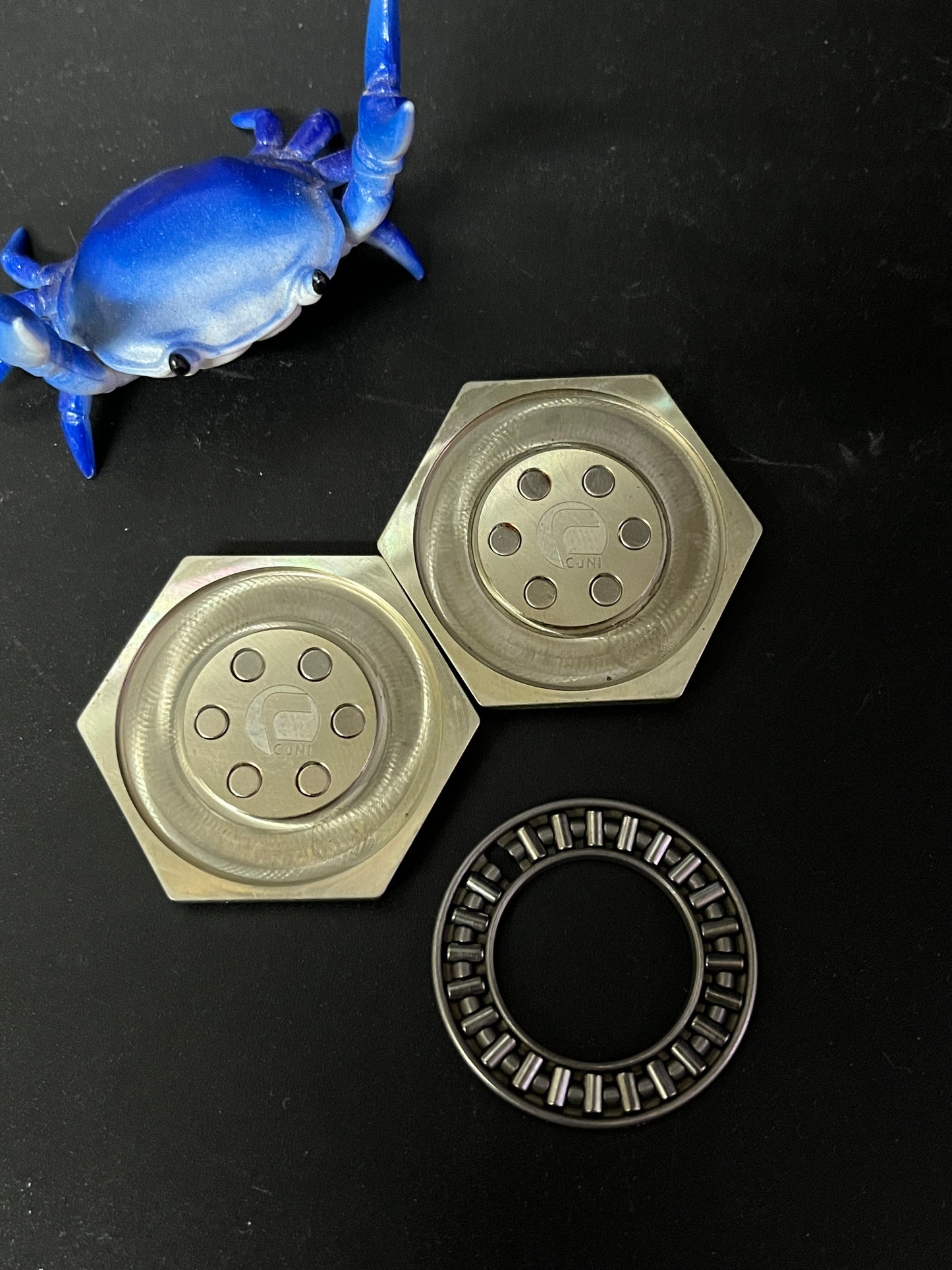 Umburry hex diamond - haptic coin - CuNi - fidget toy